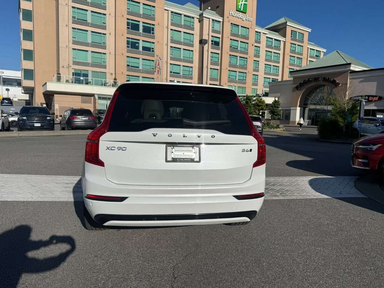 2023 Volvo XC90 Plus Dark Theme Local | Accident-Free | Low Mileag alt 3
