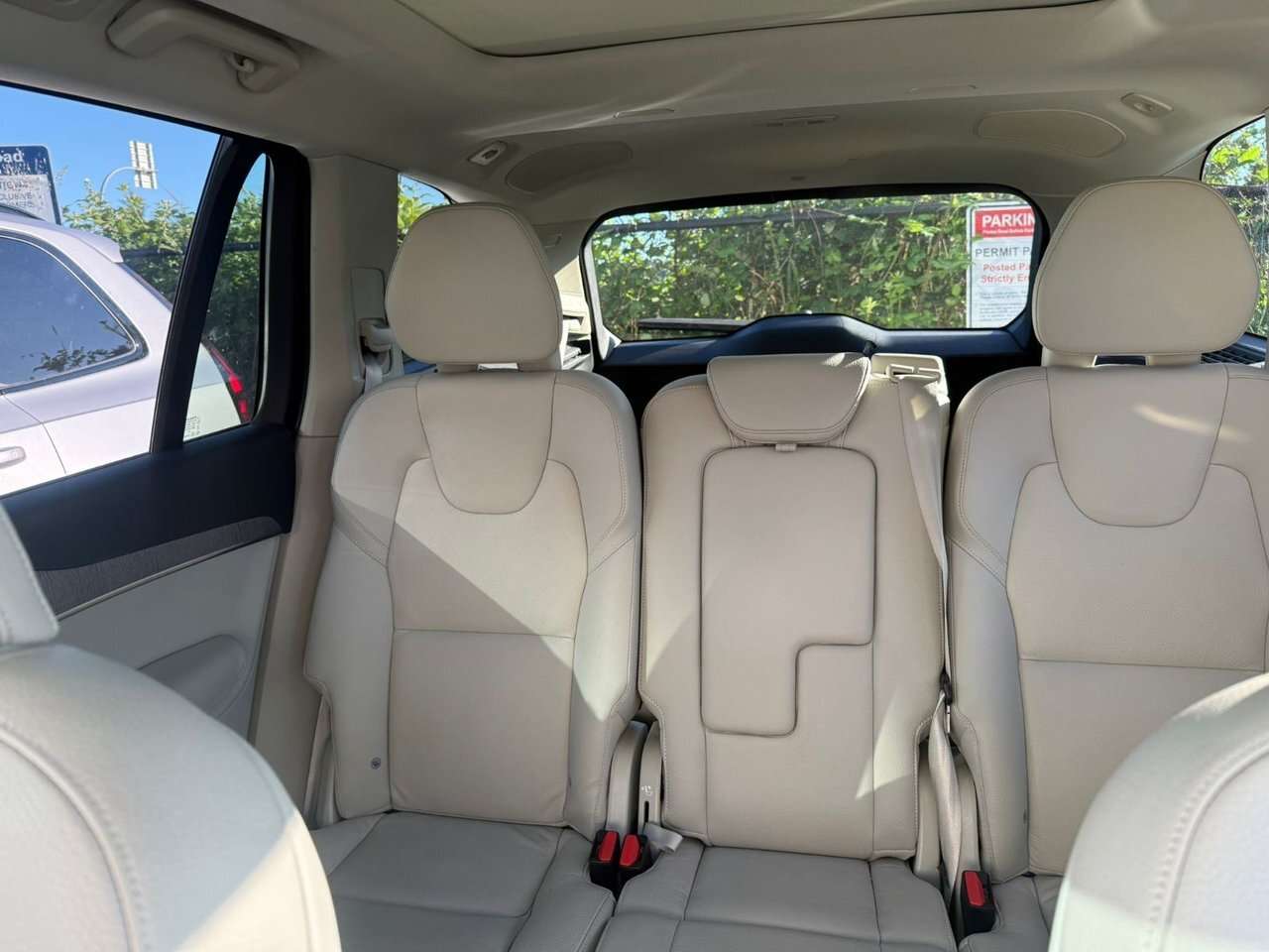 2023 Volvo XC90 Plus Dark Theme Local | Accident-Free | Low Mileag alt 5