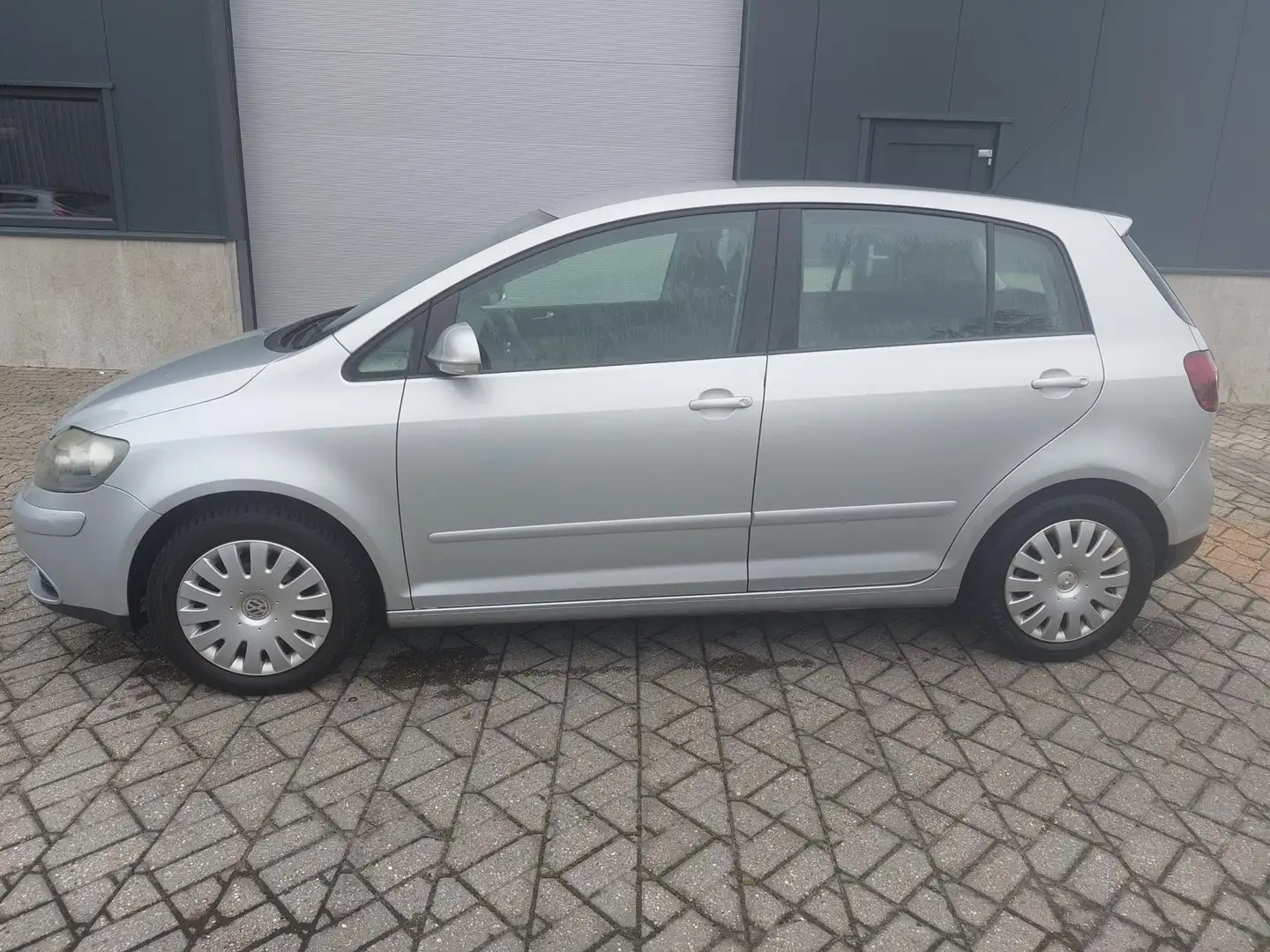 Volkswagen Golf Plus 1.6 FSI Optive 3 / AUTO WERKT EN RIJDT GOED Gris - 2