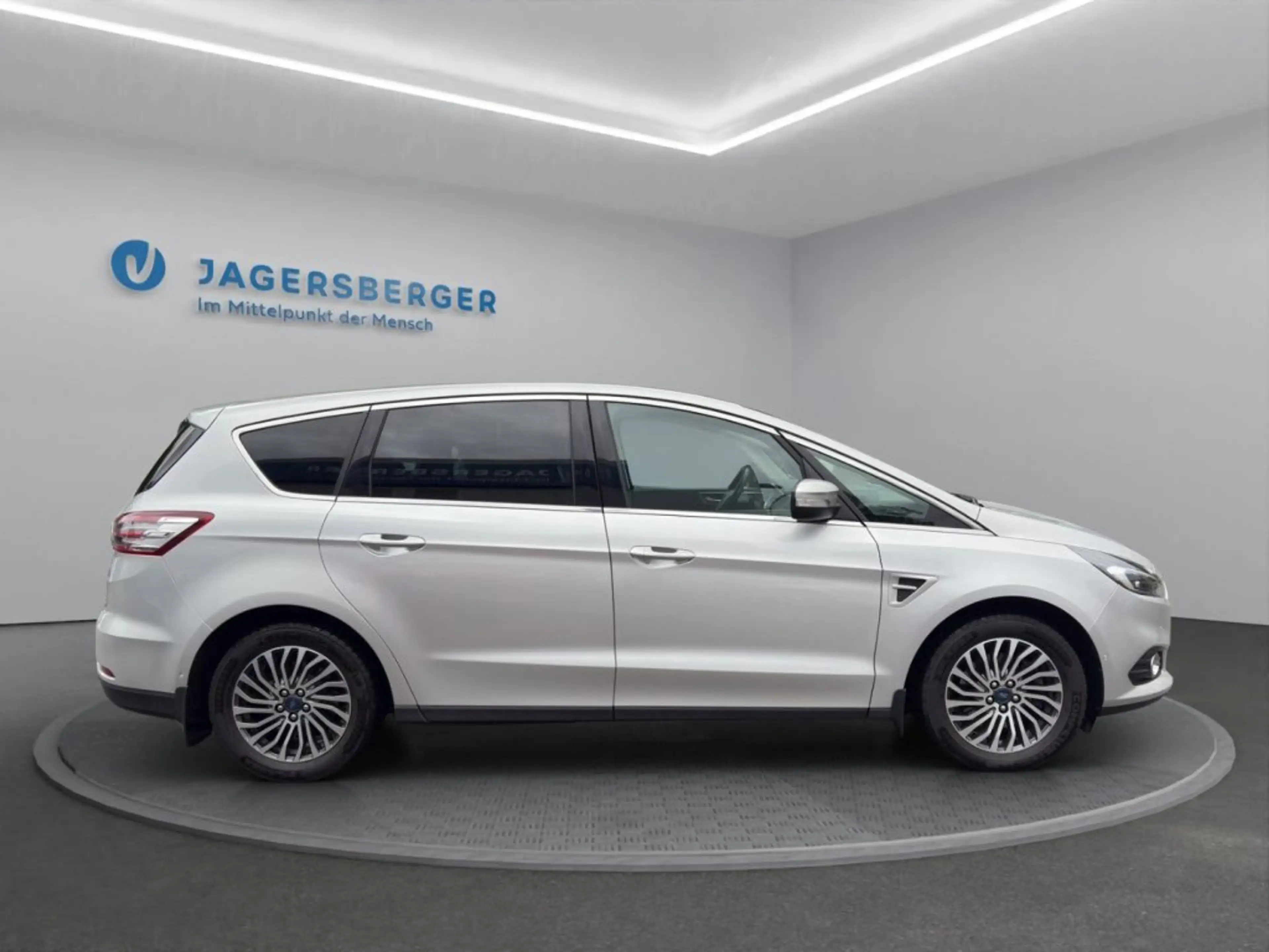 Ford S-Max Titanium 2.0 EcoBlue SCR — photo 6