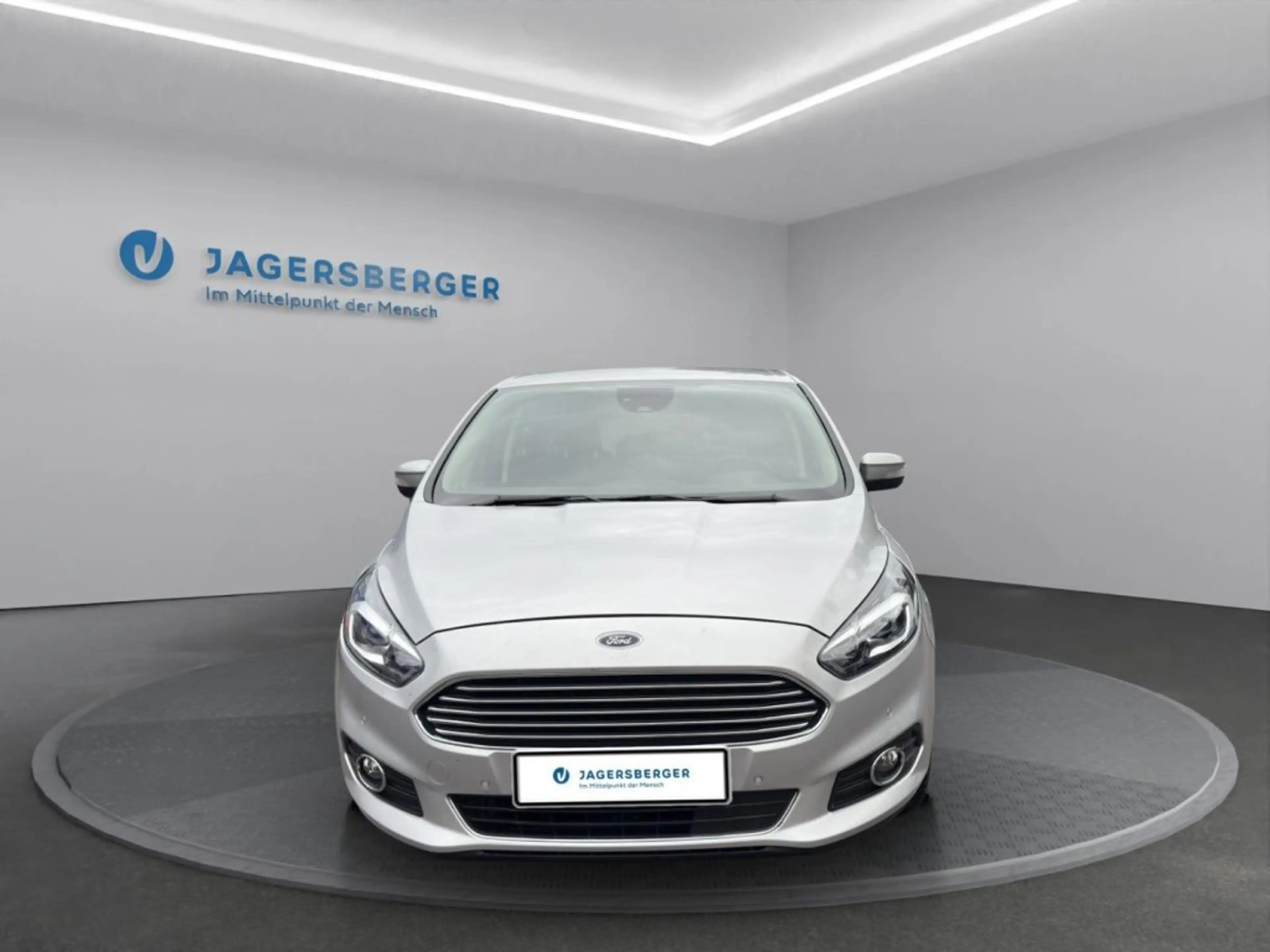 Ford S-Max Titanium 2.0 EcoBlue SCR — photo 8