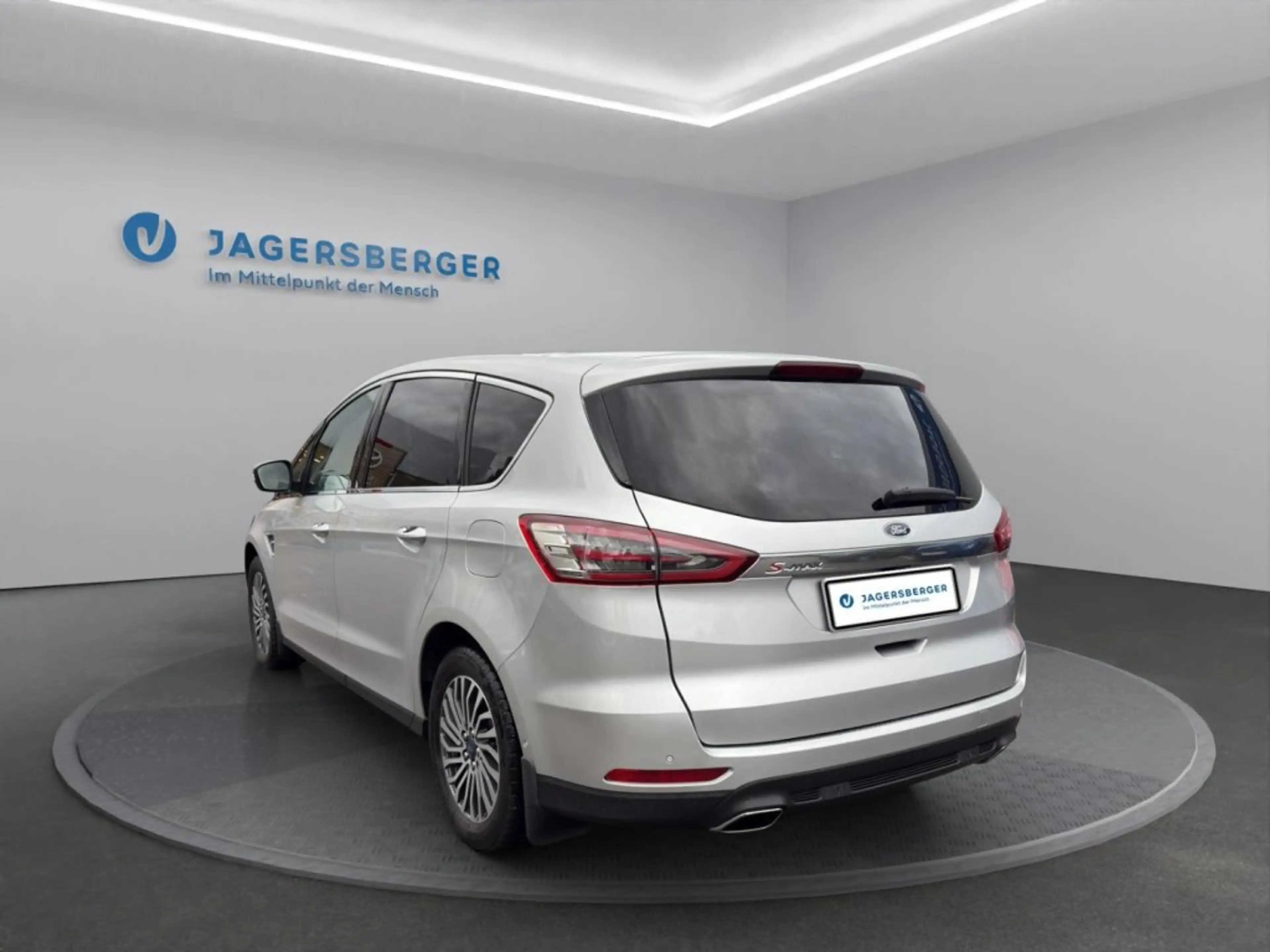 Ford S-Max Titanium 2.0 EcoBlue SCR — photo 3