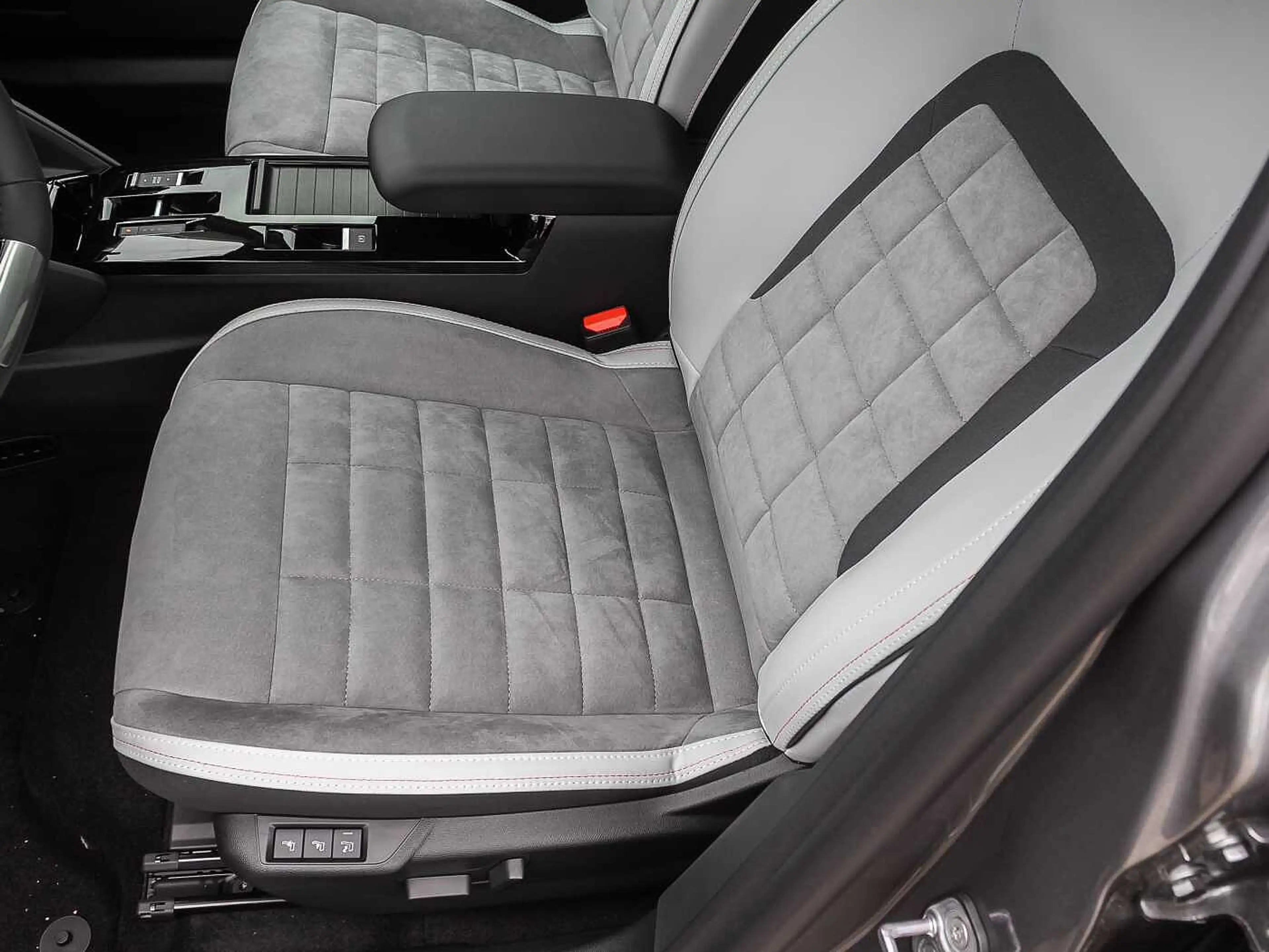 Citroen C4 Hybrid 145 MAX — photo 7