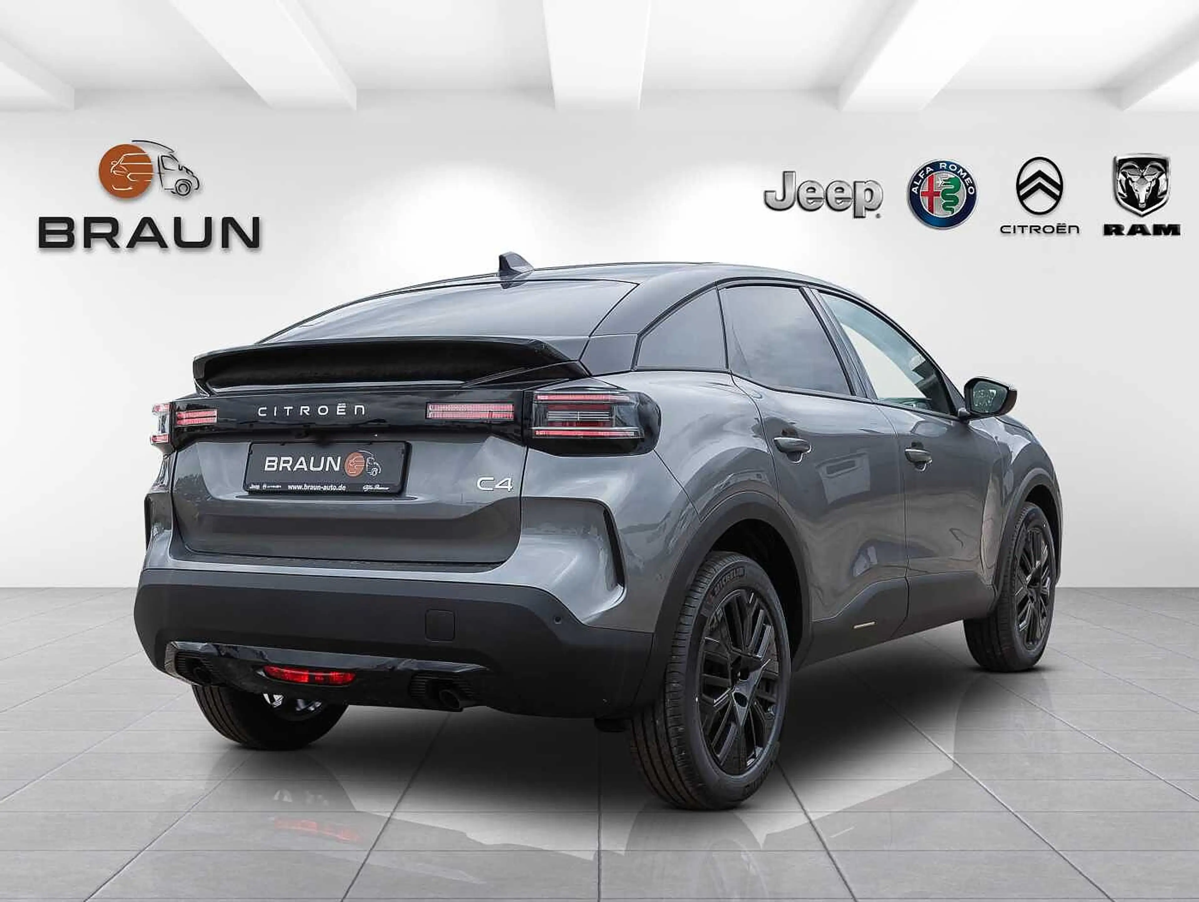 Citroen C4 Hybrid 145 MAX — photo 3