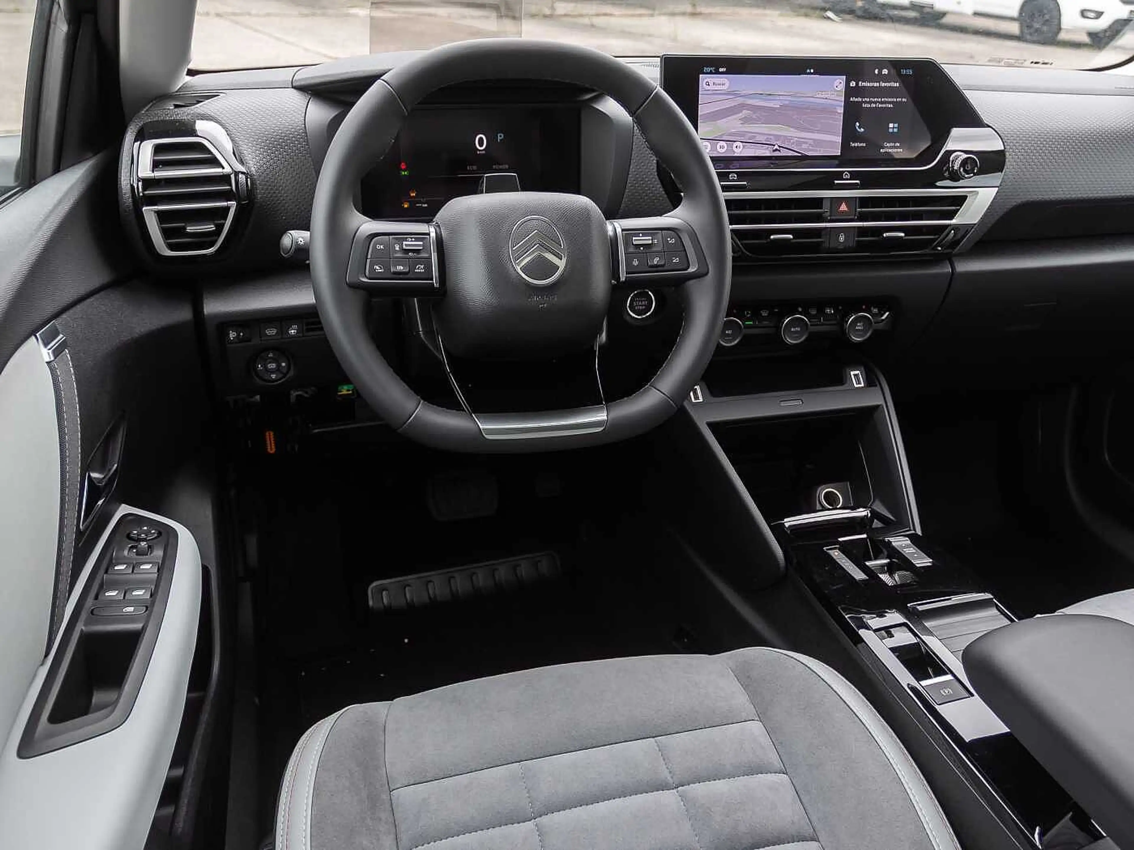 Citroen C4 Hybrid 145 MAX — photo 15