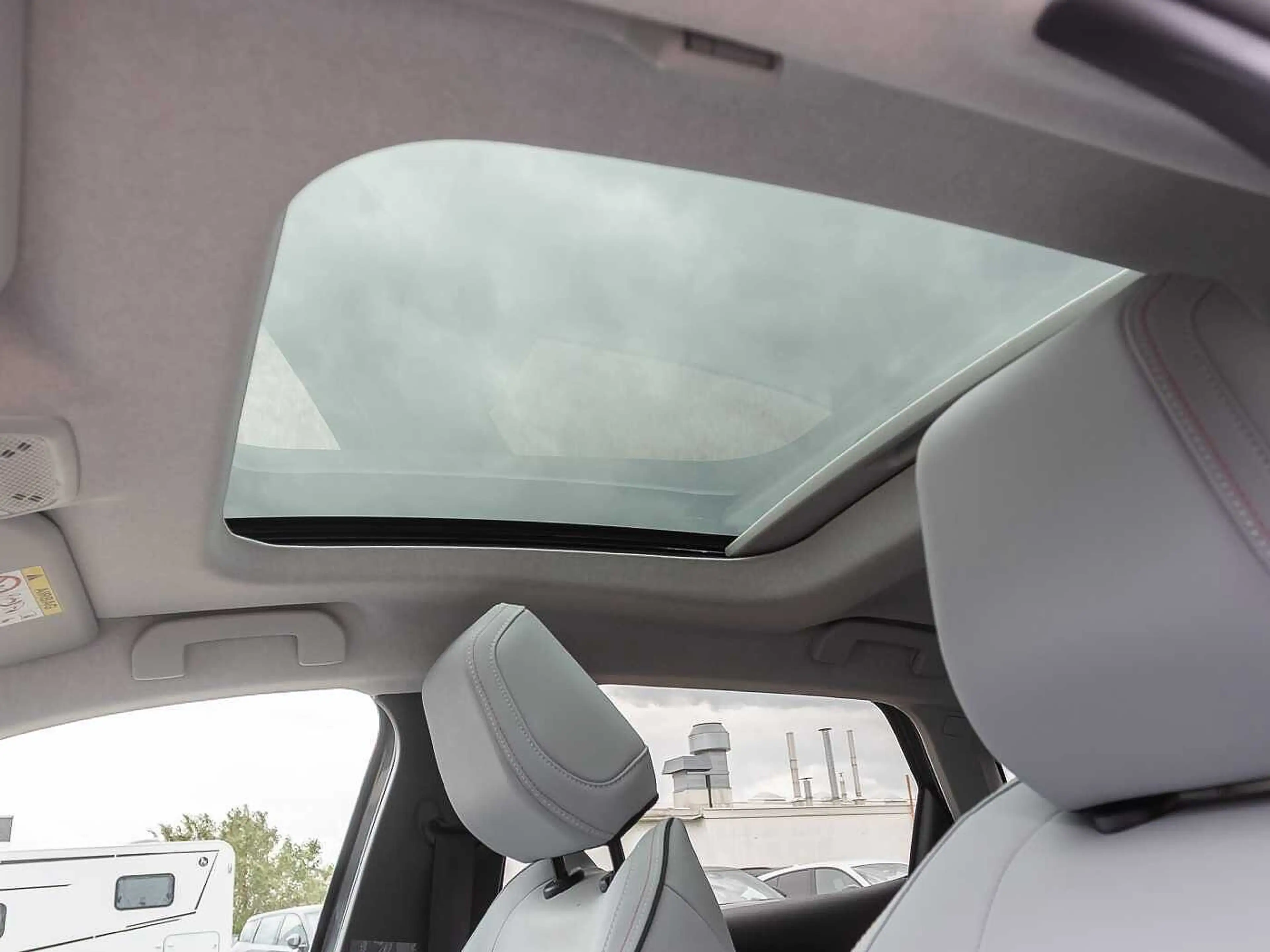 Citroen C4 Hybrid 145 MAX — photo 13