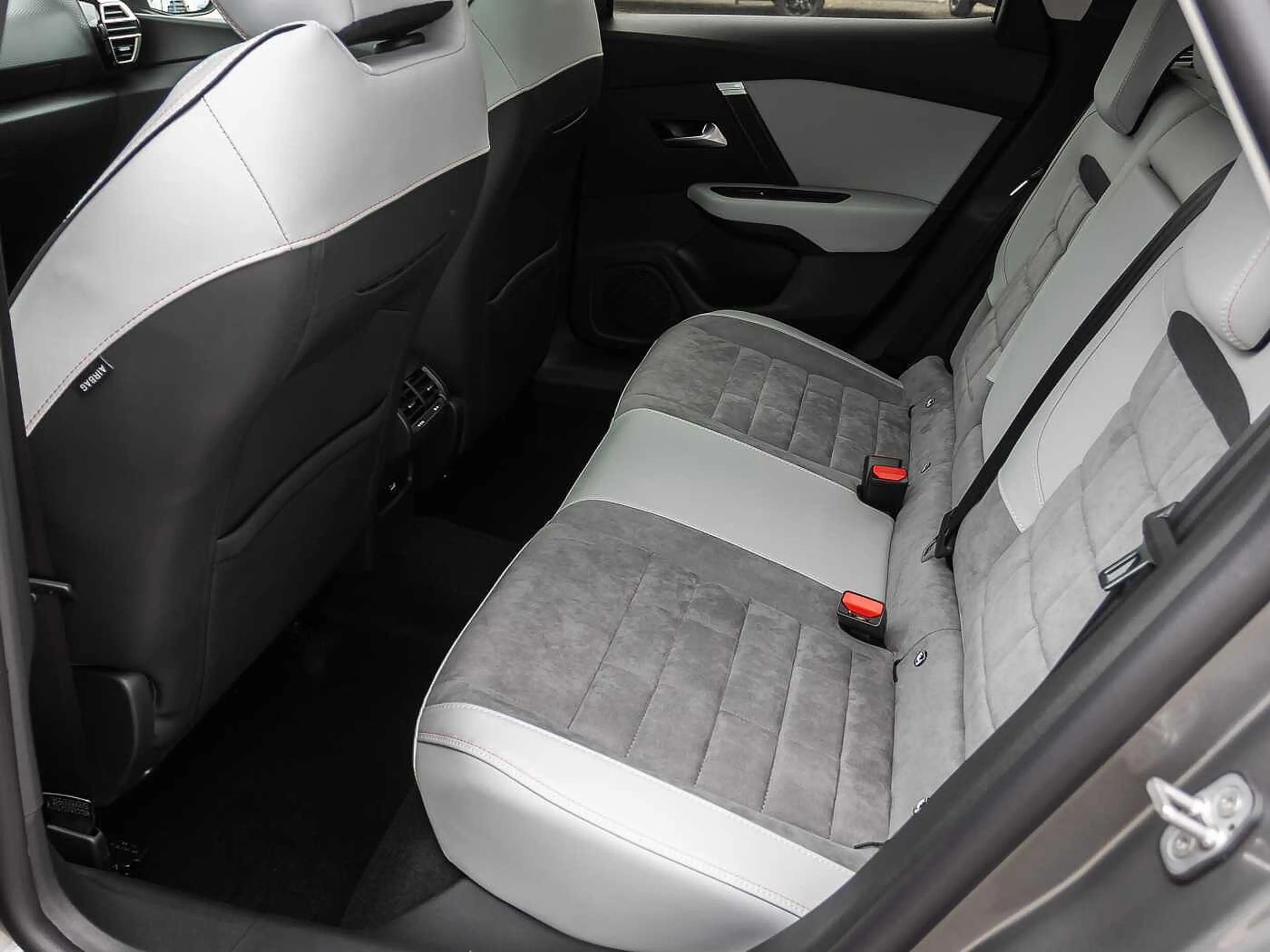 Citroen C4 Hybrid 145 MAX — photo 14