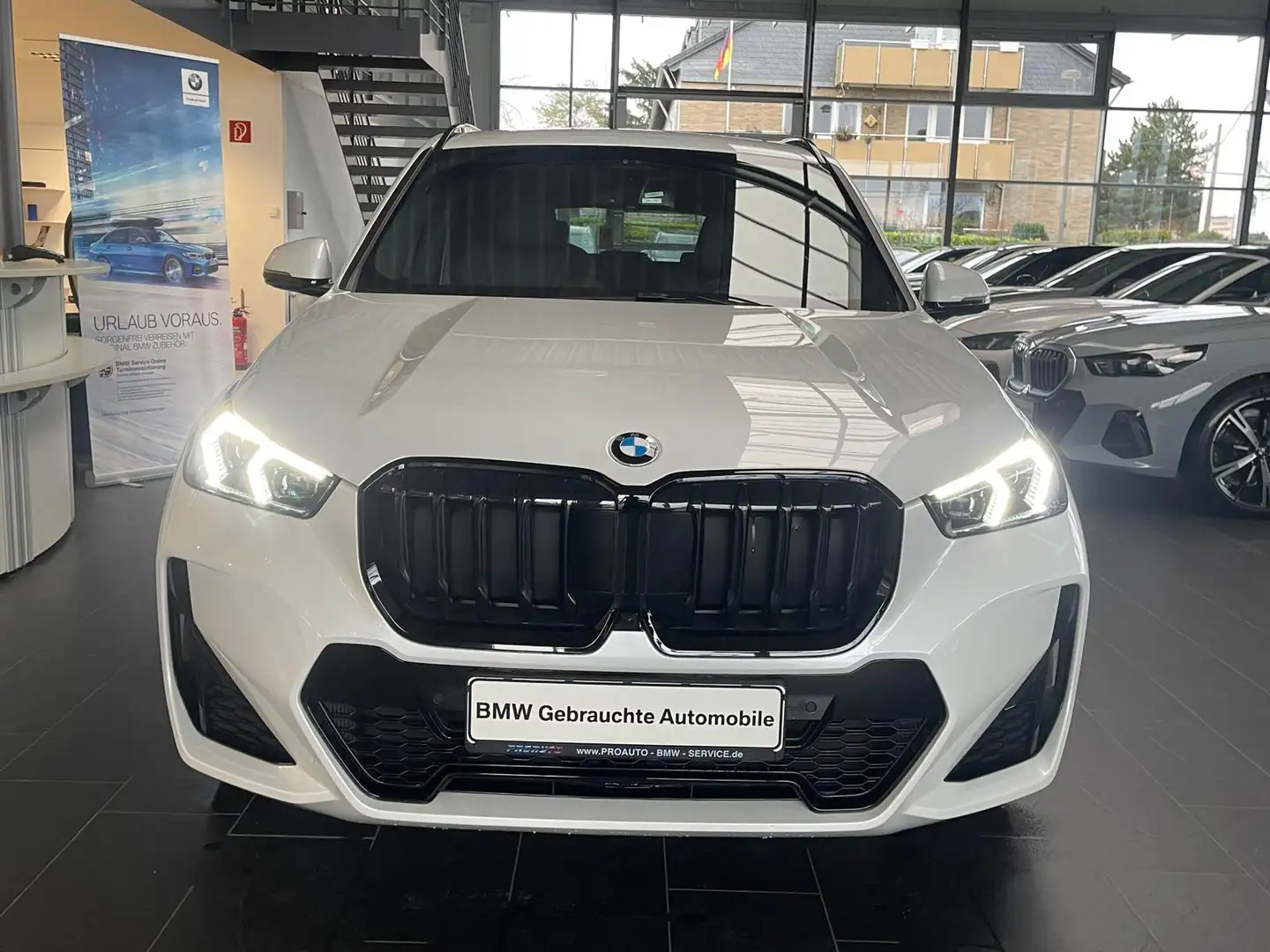 BMW X1 18i sDrive M Sport Pro AHK/Pano/360°/HUD/19"/Komf. Weiß - 2