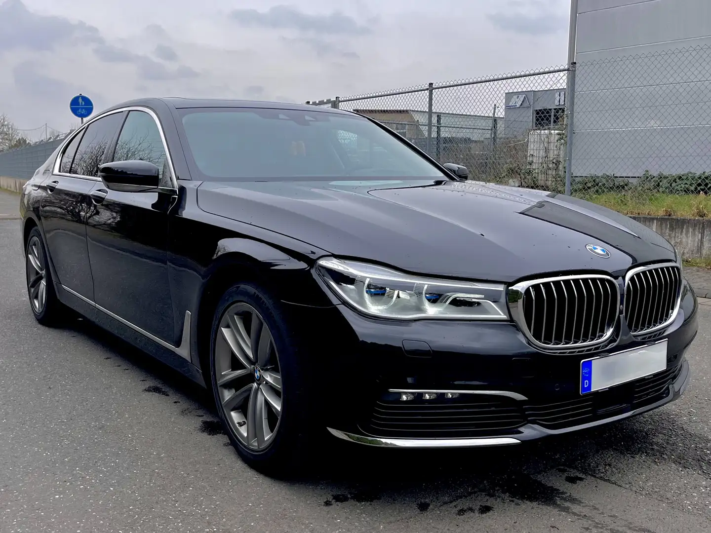 BMW 730 730 d xDrive VOLL /Laser/ Massage/Parkpilot/HUD Schwarz - 2