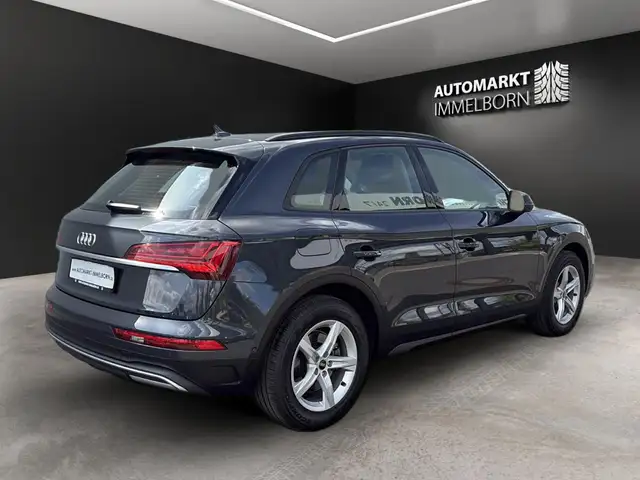Audi Q5 view 8