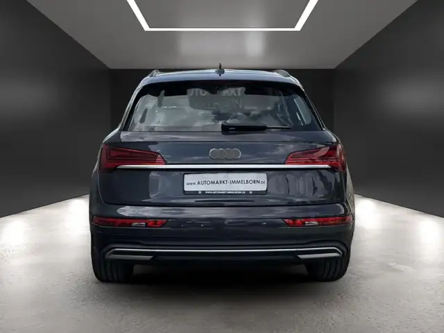 Audi Q5 view 10