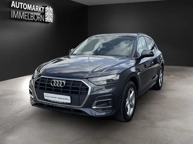 Audi Q5 view 3