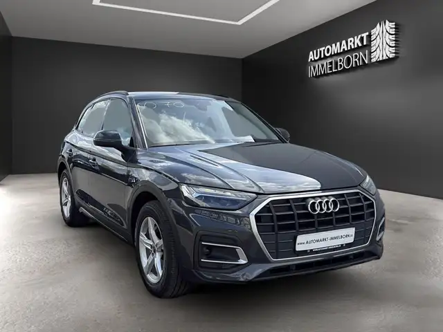 Audi Q5 view 2