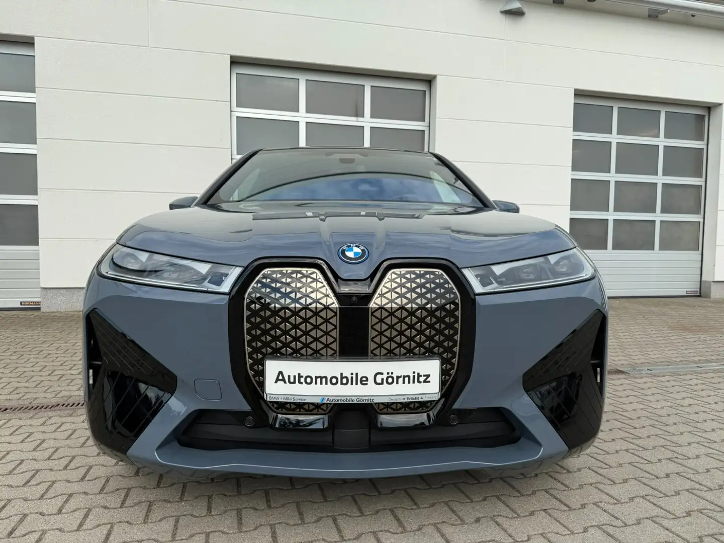 BMW iX M60 INTEGRAL-AKTIV/22M LM/AHK/CLEAR&BOLD/SONNEN Gris - 2