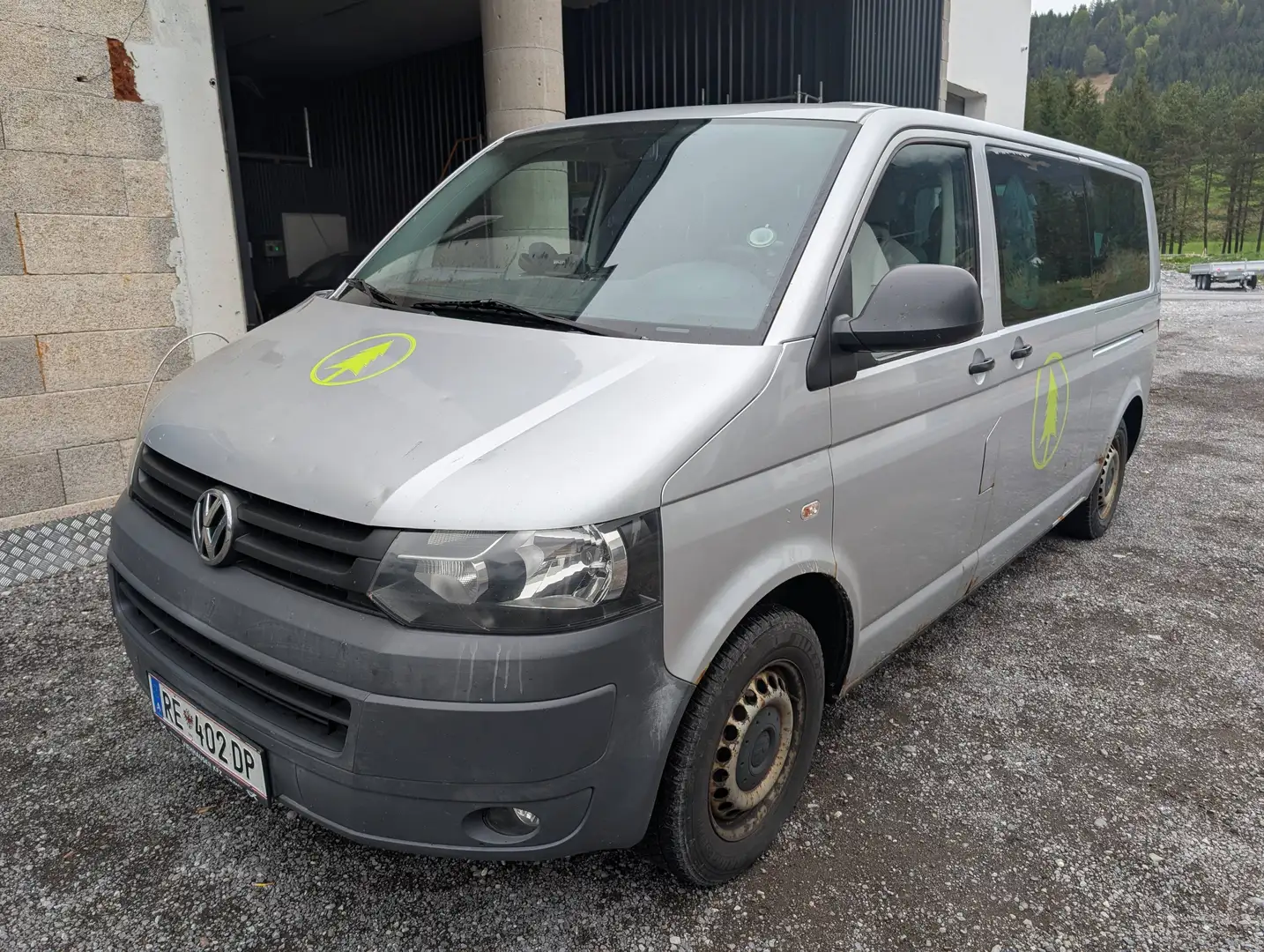 Volkswagen T5 Kombi Kombi LR 2,0 BMT TDI 4motion D-PF Silber - 1