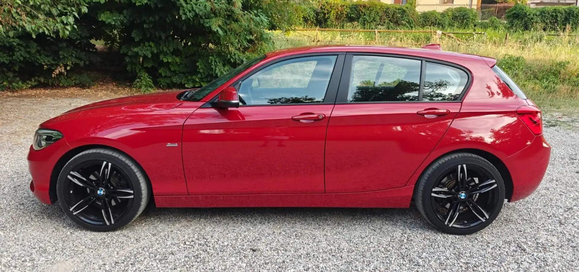 BMW 120 Serie 1 F/20-21  120d Sport 5p anno 2017 Červená - 1