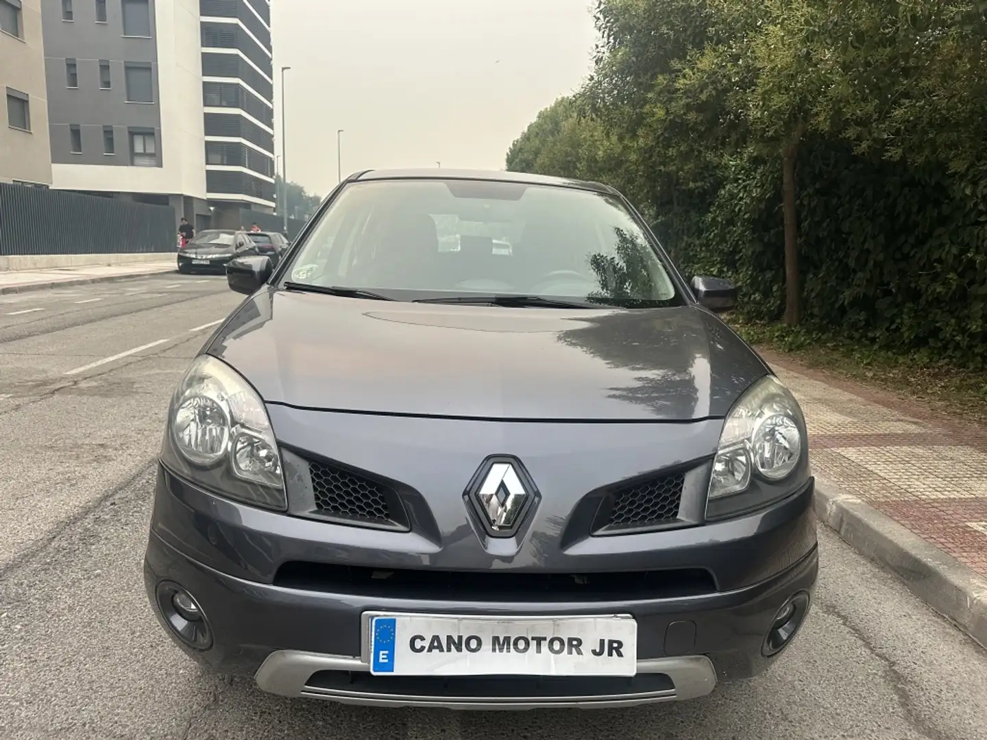 Renault Koleos 2.0dCi Expression 4x2 Grijs - 2