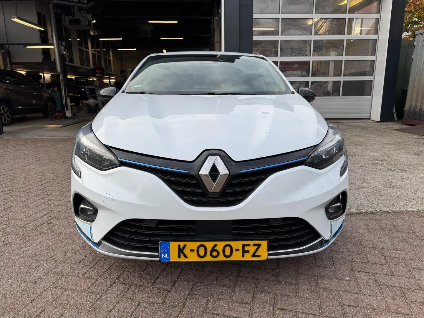 Renault Clio 1.6 E-Tech Hybrid 140 Serie Limitee E-TECH Wit - 2