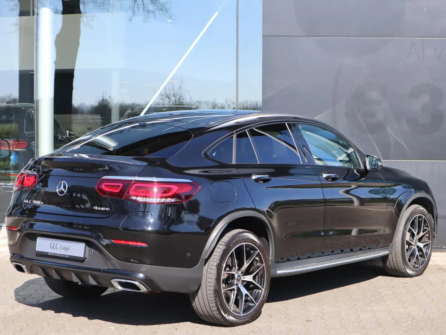 Mercedes-Benz GLC 300 Coupé 300e 4MATIC Business Solution AMG line | Dod Zwart - 2