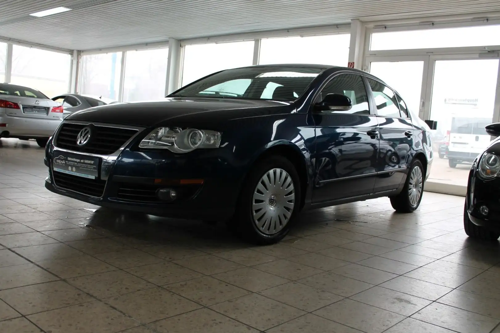 Volkswagen Passat Lim. Trendline Blau - 2