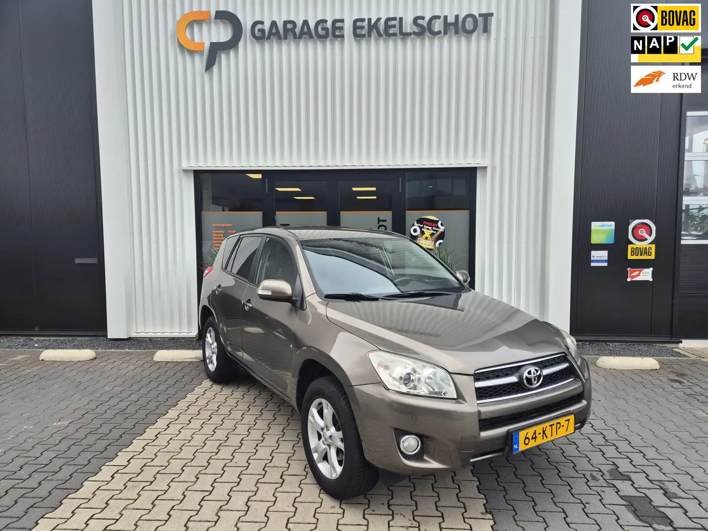 Toyota RAV 4 2.0 VVTi Dynamic Bruin - 1