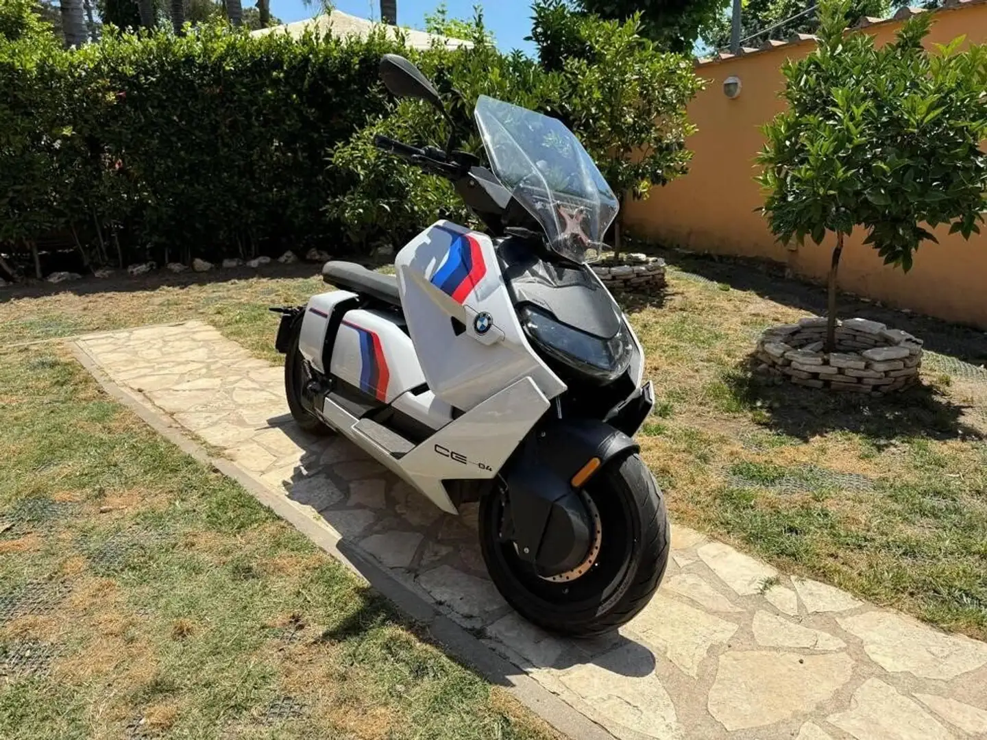 BMW CE 04 Blanc - 2