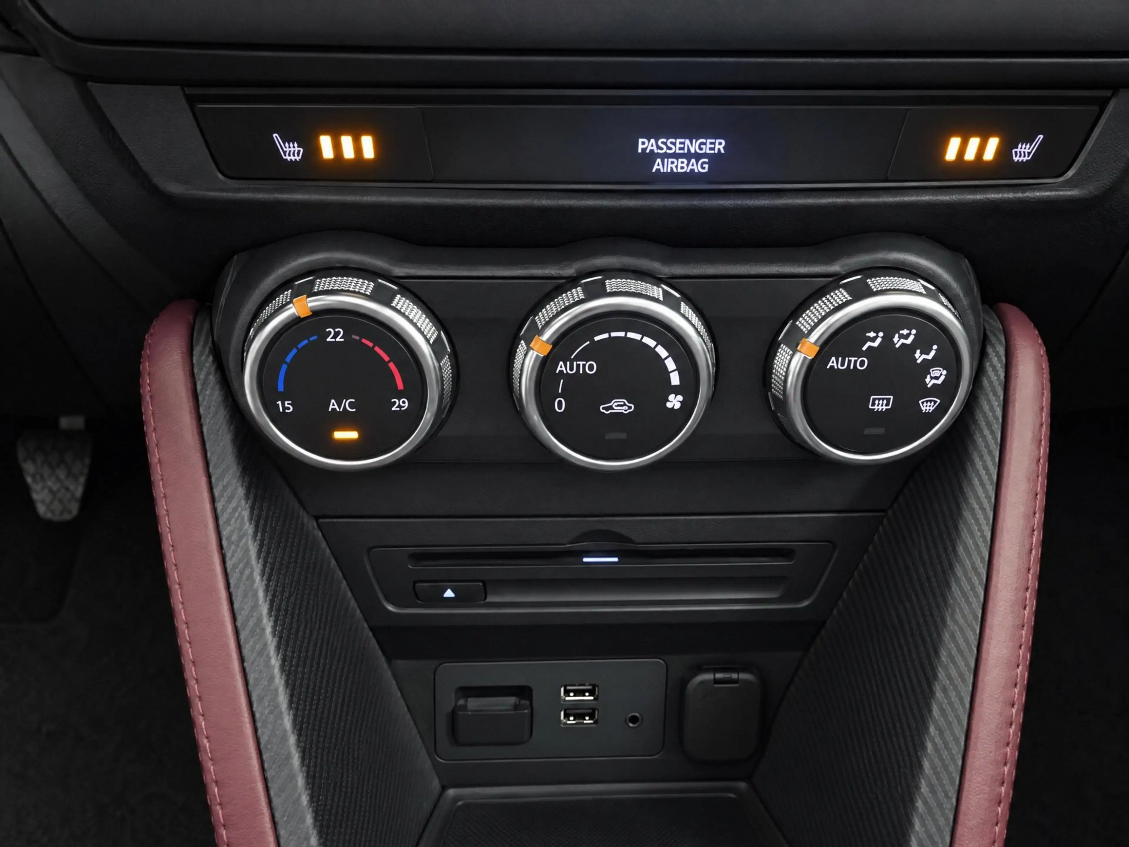 Mazda CX-3 2.0 SkyActiv-G 120 GT-M // LEDER // NAVI // TREKHA — photo 15