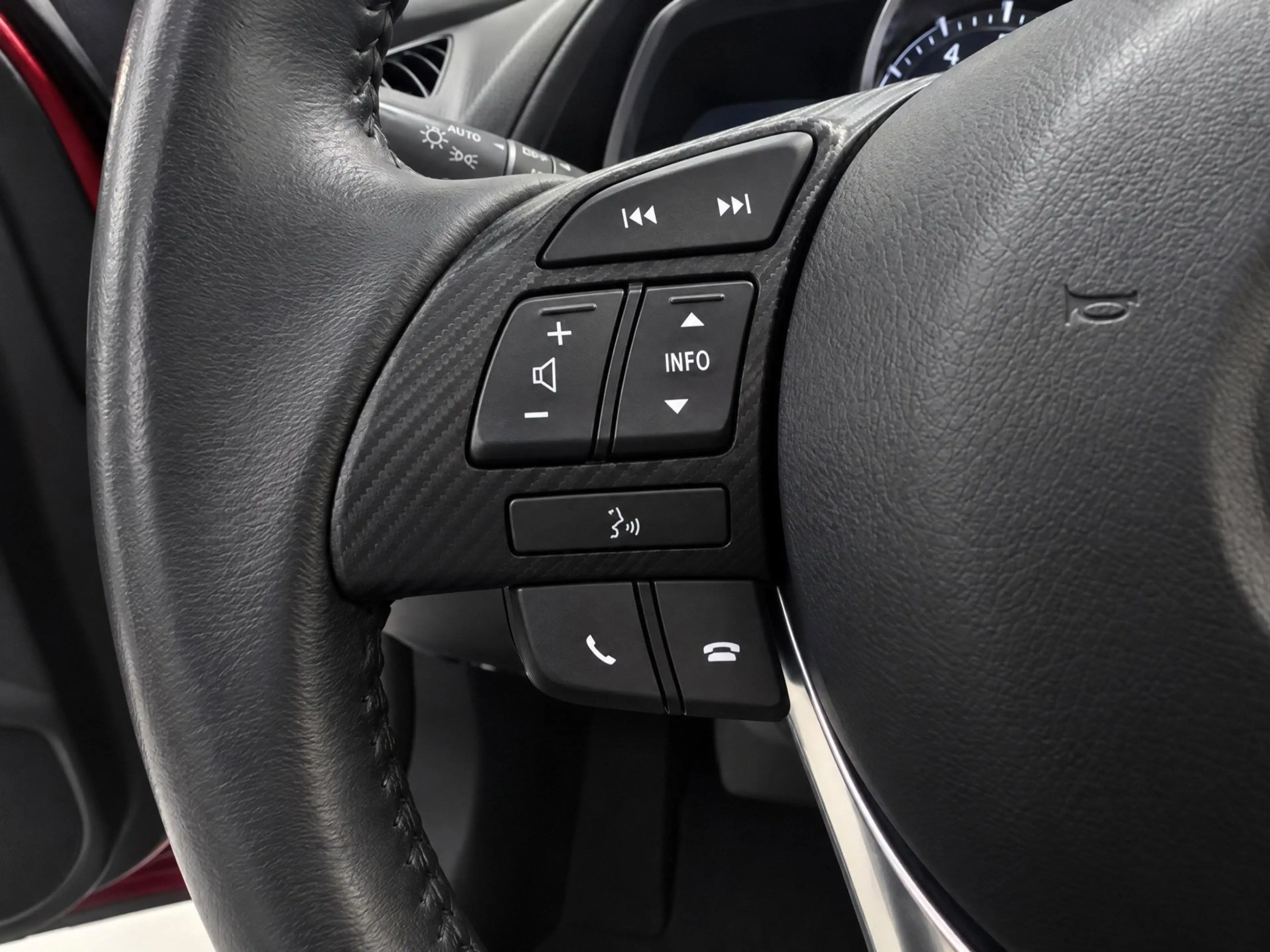 Mazda CX-3 2.0 SkyActiv-G 120 GT-M // LEDER // NAVI // TREKHA — photo 17