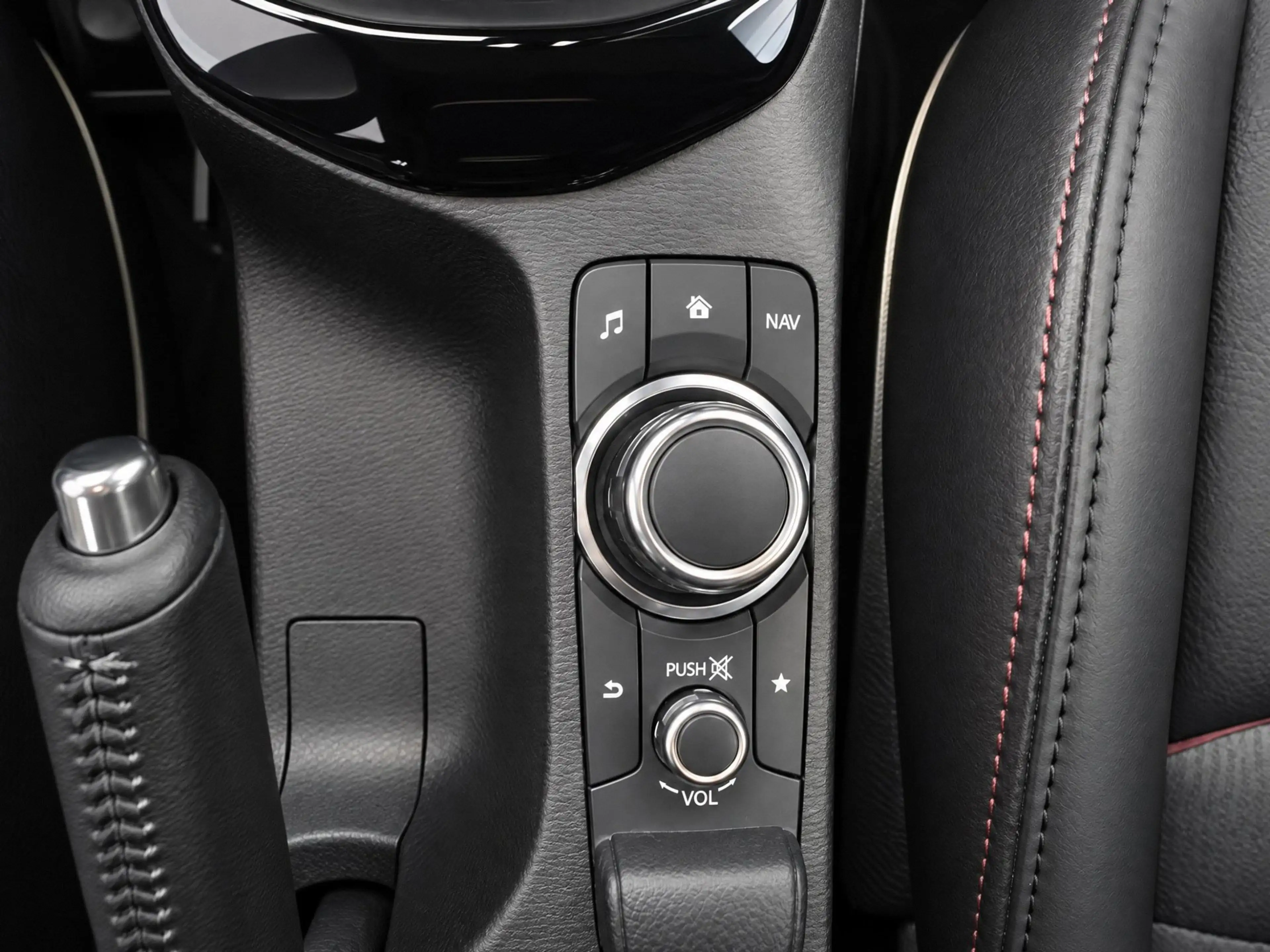 Mazda CX-3 2.0 SkyActiv-G 120 GT-M // LEDER // NAVI // TREKHA — photo 14
