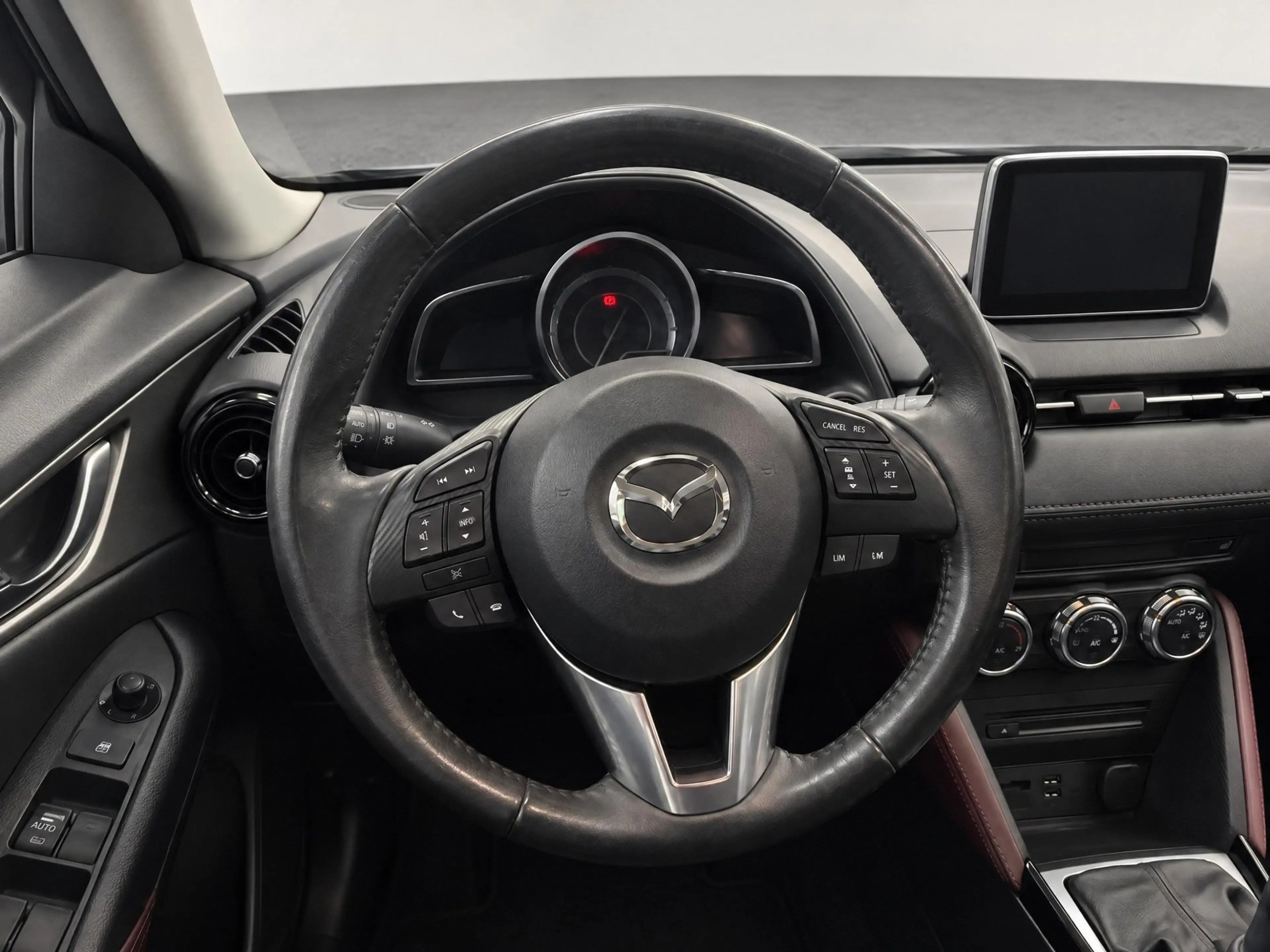 Mazda CX-3 2.0 SkyActiv-G 120 GT-M // LEDER // NAVI // TREKHA — photo 8