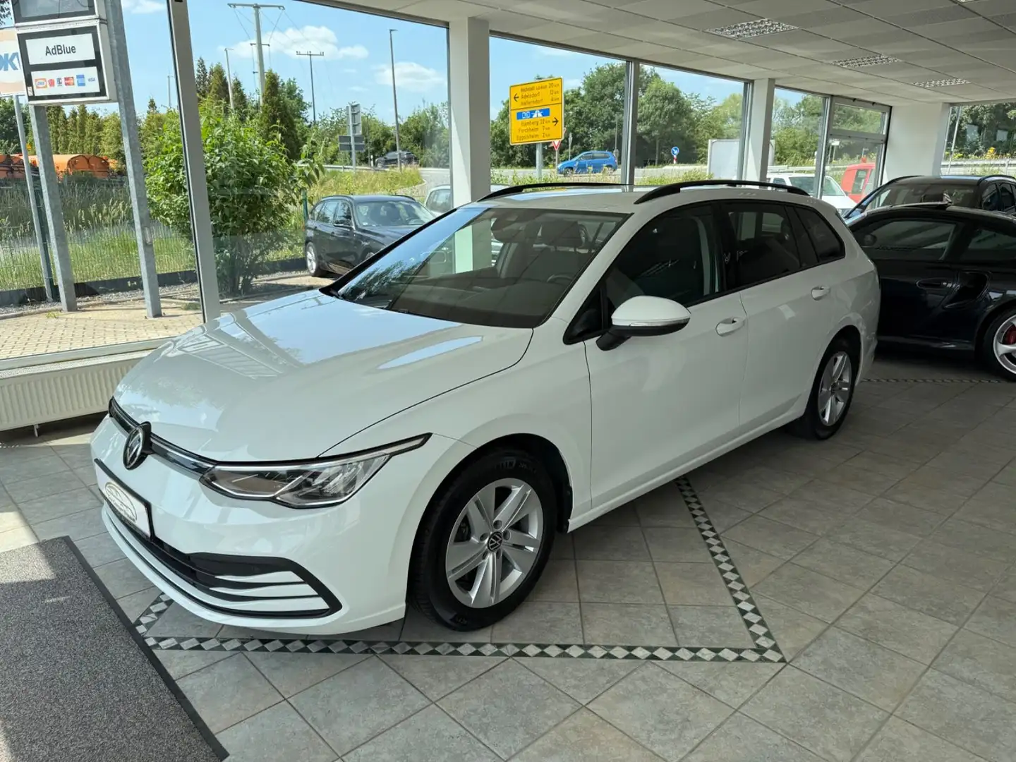 Volkswagen Golf VIII Variant Life LED ACC 1.HD UF VIRTUAL Blanc - 1