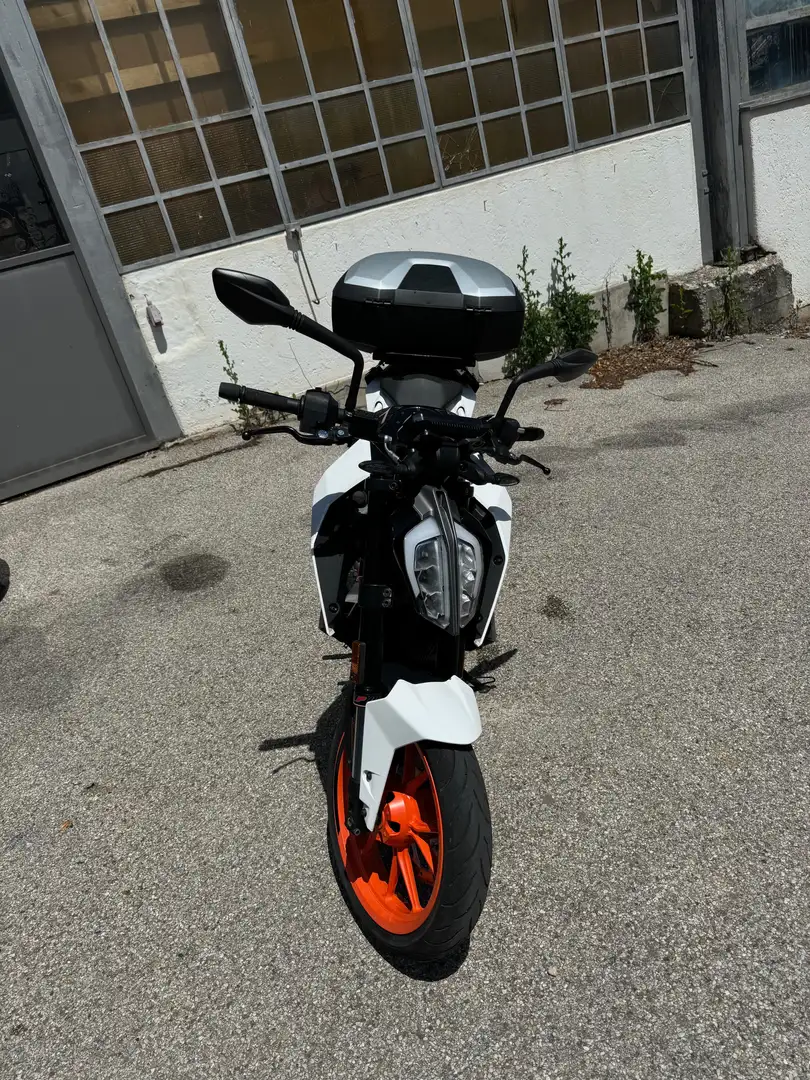 KTM 390 Duke 2019 Alb - 1