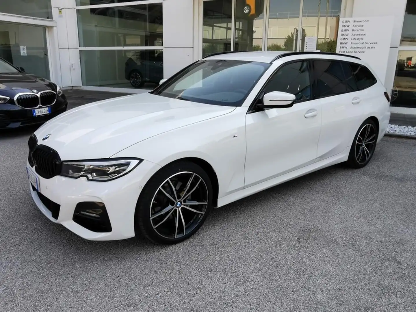 BMW 320 d Touring mhev 48V Msport auto Bianco - 2