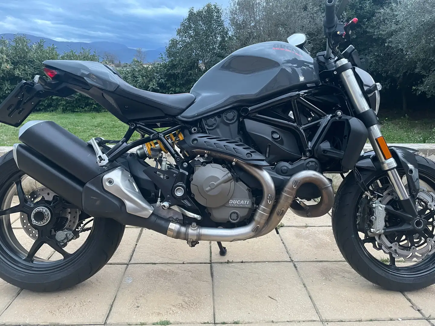 Ducati Monster 821 abs Gri - 1