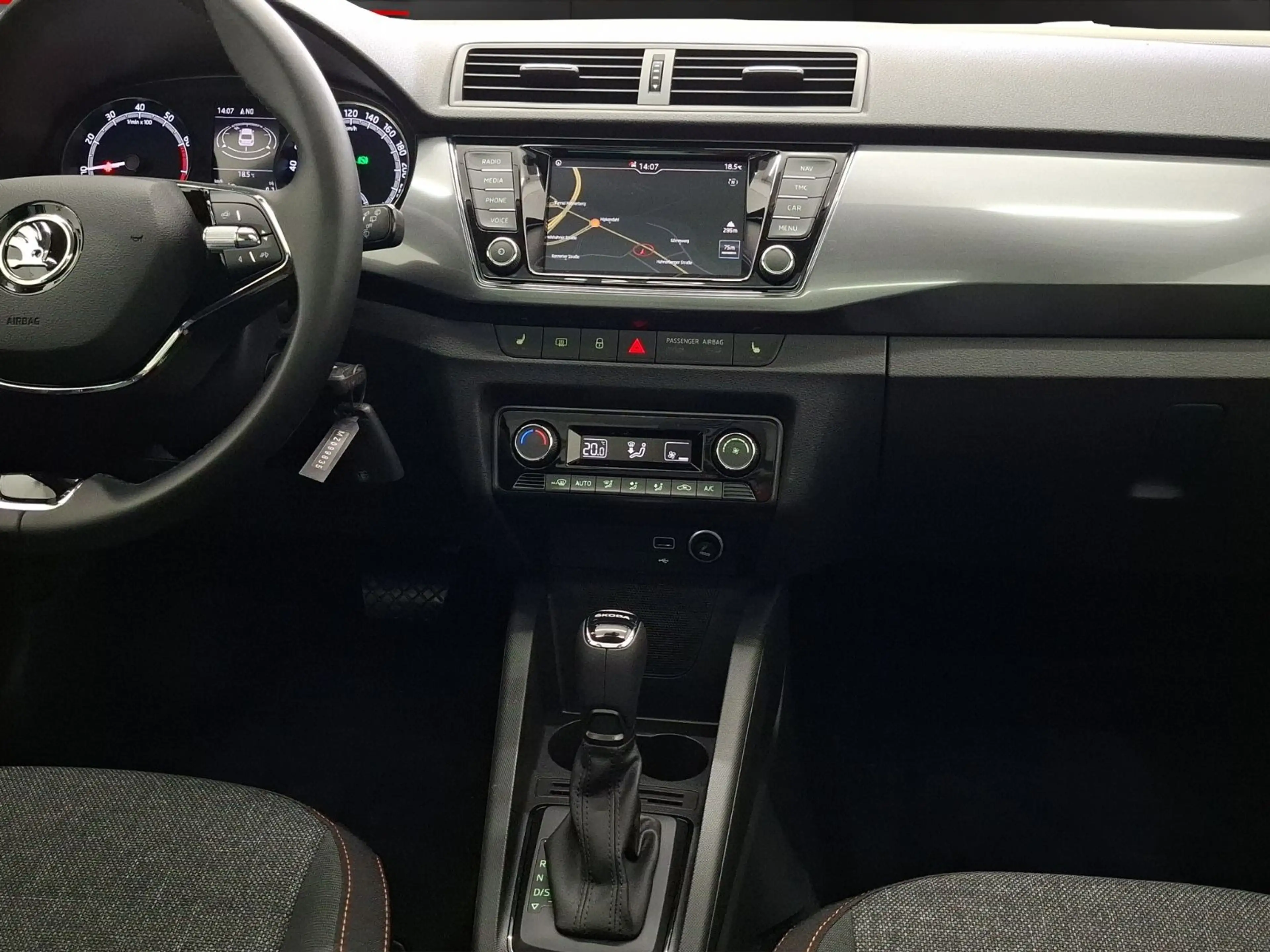 Skoda Fabia Clever Best of Pano LED PDC ACC — photo 13