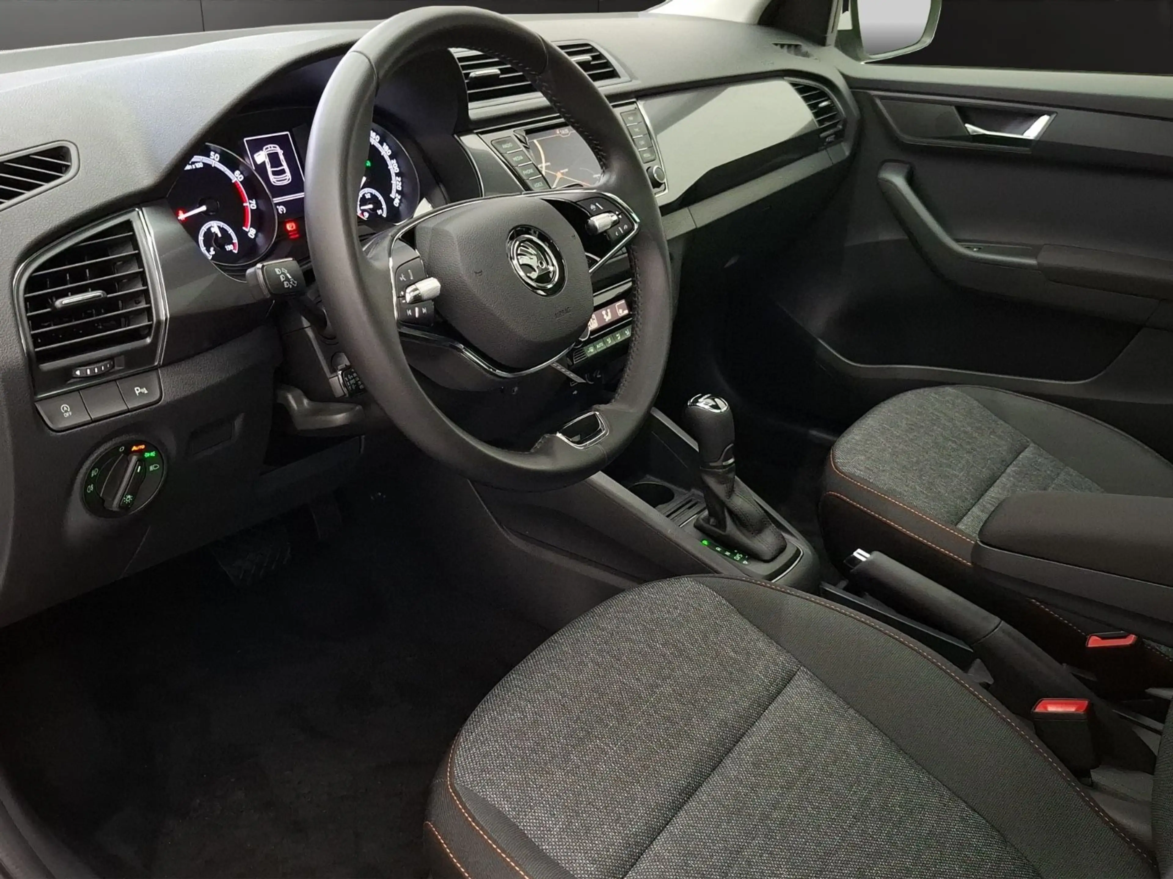 Skoda Fabia Clever Best of Pano LED PDC ACC — photo 9