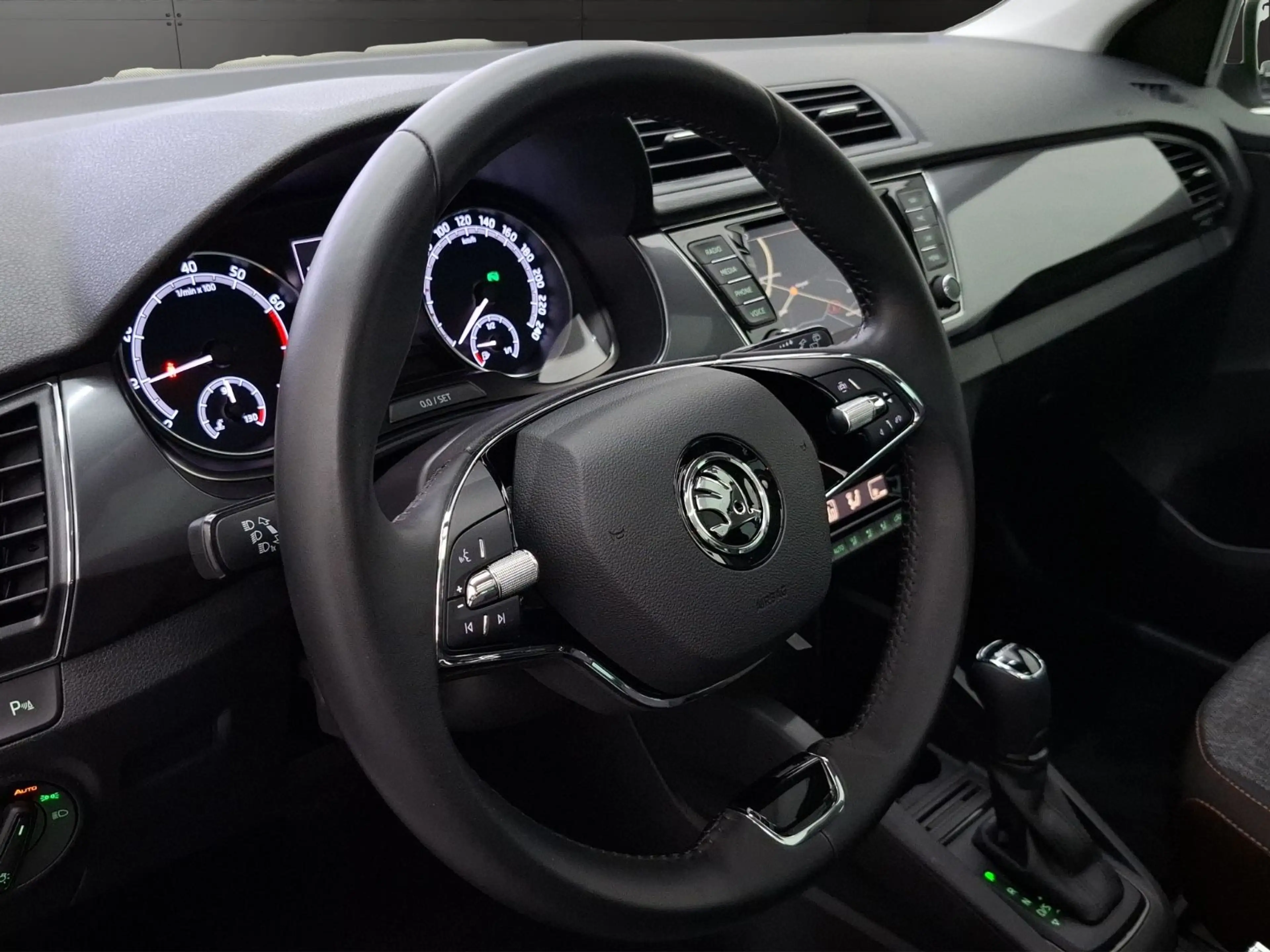 Skoda Fabia Clever Best of Pano LED PDC ACC — photo 10