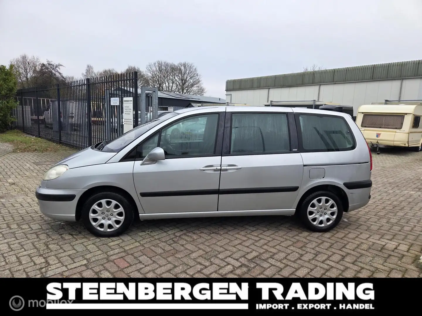 Peugeot 807 2.2 HDiF SV Premium APK 12-2026 Grijs - 2