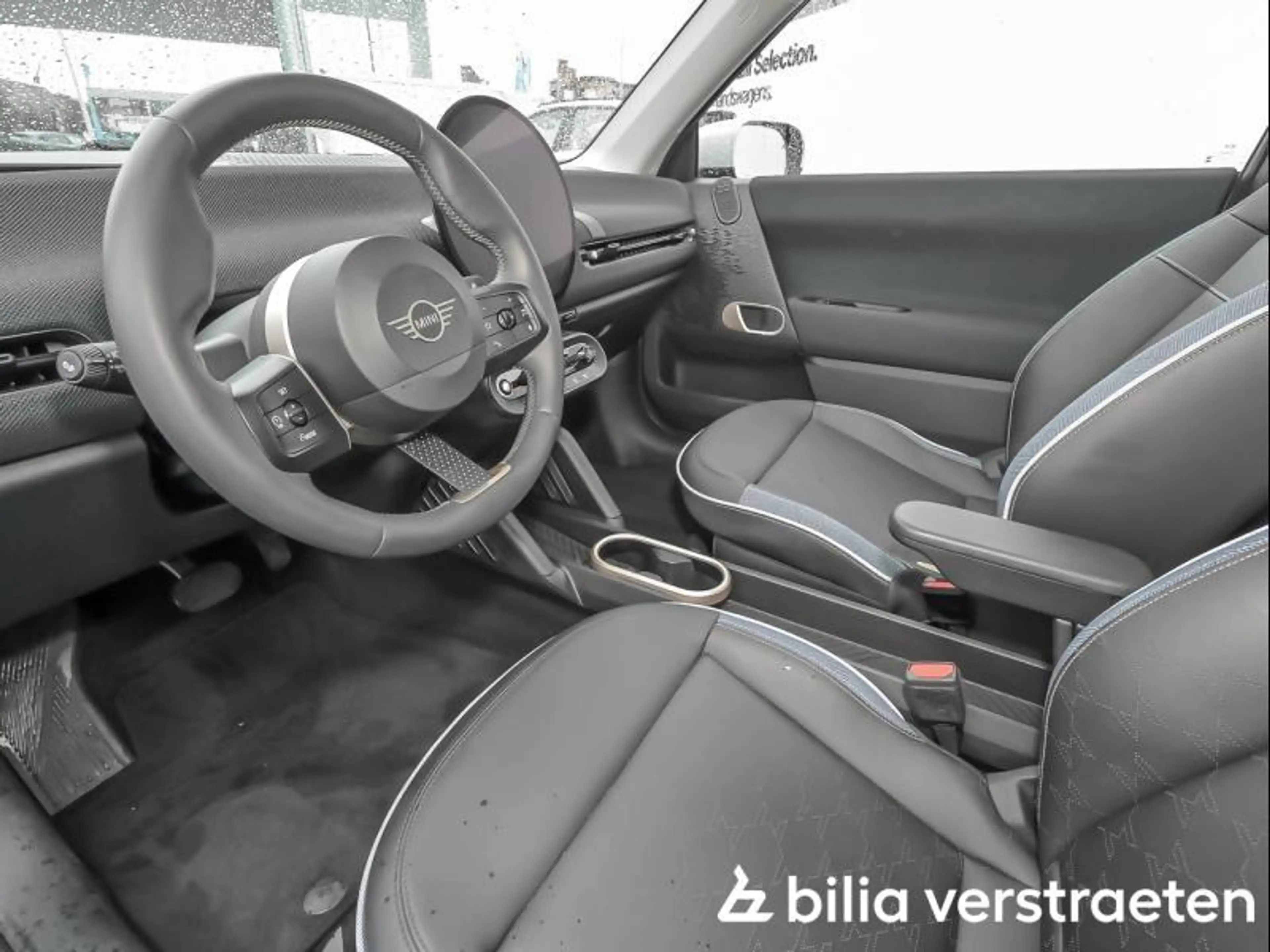 MINI Cooper SE Classic - PANO - KEYLESS - HUD — photo 6