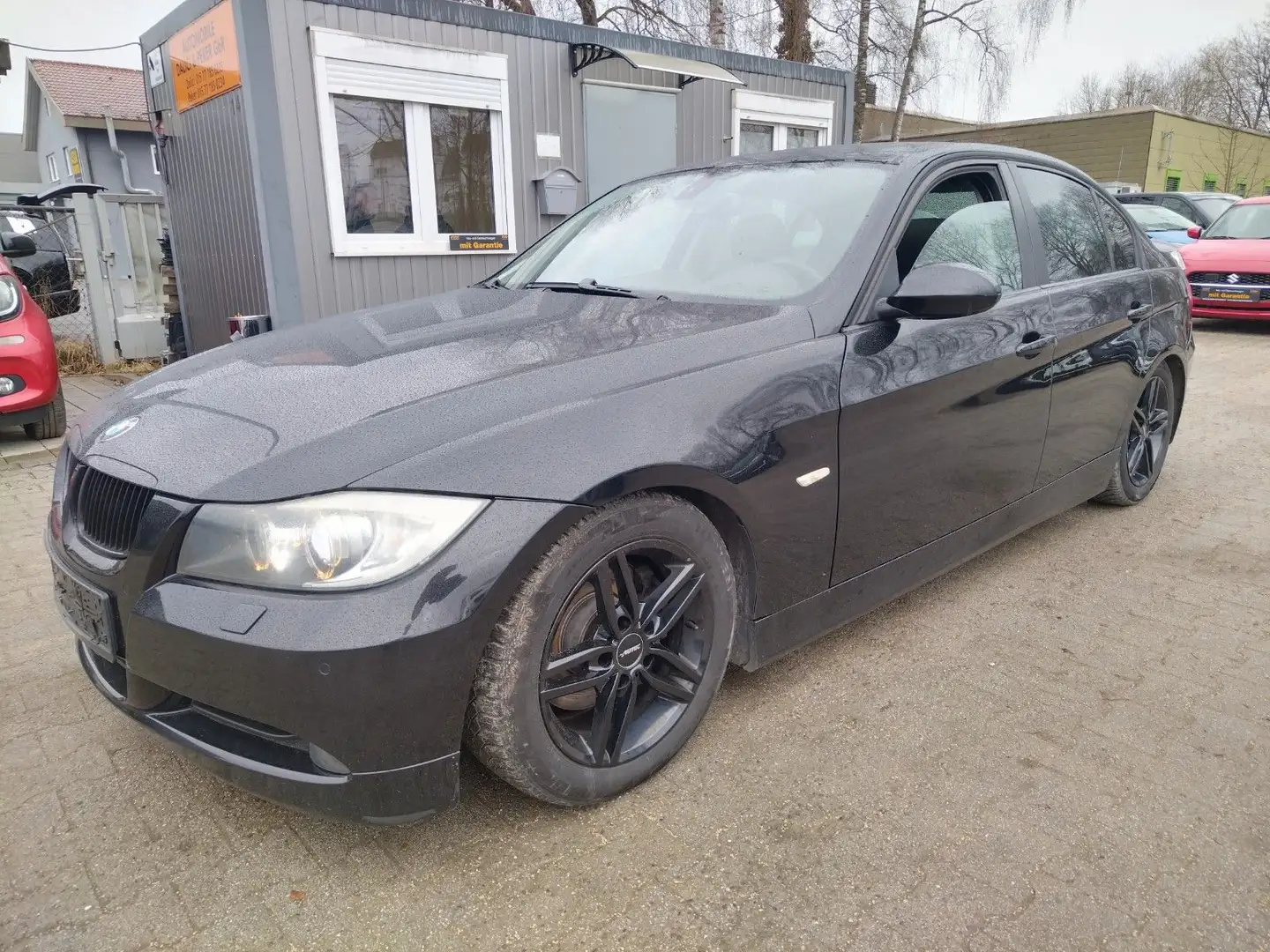 BMW 320 d Lim.+LEDER+NAVI+AUTOMATIK+SHZ+PDC+XENON Schwarz - 1