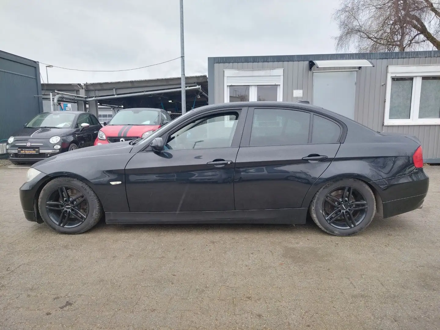 BMW 320 d Lim.+LEDER+NAVI+AUTOMATIK+SHZ+PDC+XENON Schwarz - 2