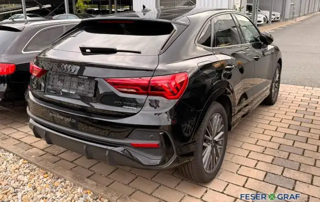 Audi Q3 view 4