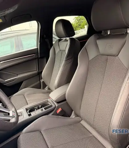 Audi Q3 view 6