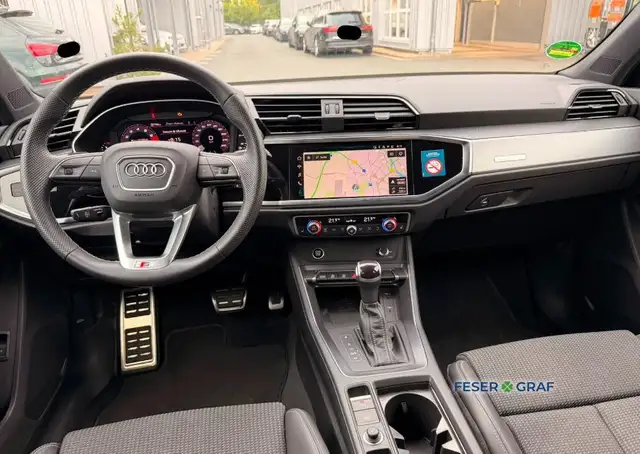 Audi Q3 view 5