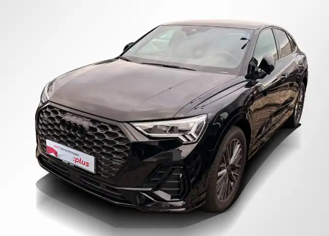 Audi Q3 view 8
