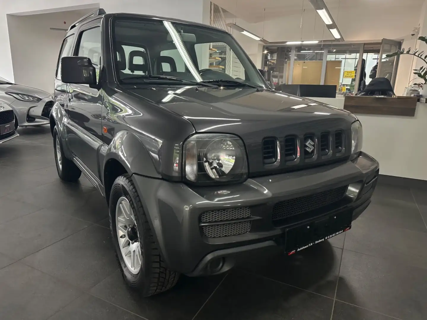 Suzuki Jimny 1.3 4WD Automatik Grau - 1