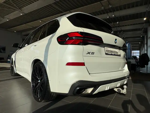 BMW X5 view 5