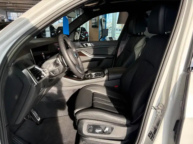 BMW X5 view 11