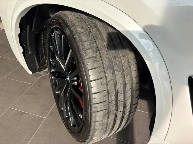 BMW X5 view 3