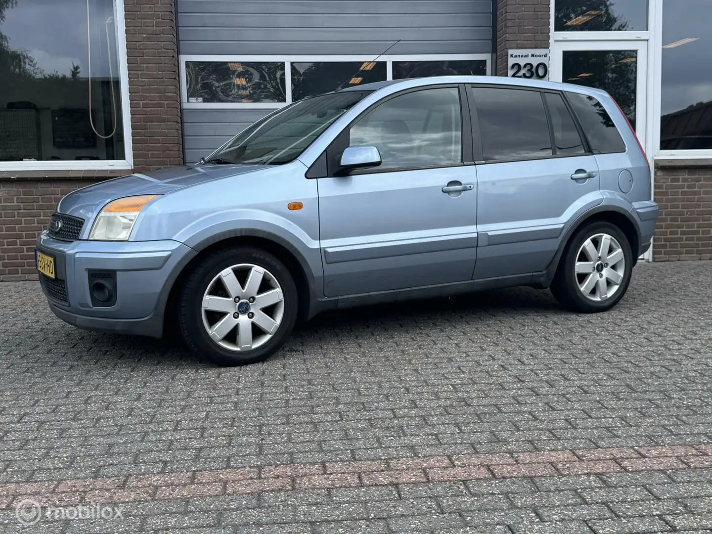 Ford Fusion 1.6 16V Trend AIRCO/SOUNDSYSTEM/VELGEN Gris - 1